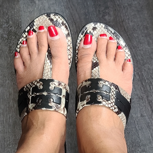 Tory Burch Leigh Snake Print Leather Thong Sandal - Picture 7 of 10